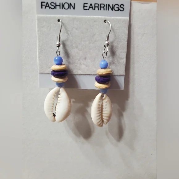 📣📣 2 Pairs/$12 📣📣 Shell and Bead Dangle Earrings - Picture 3 of 3